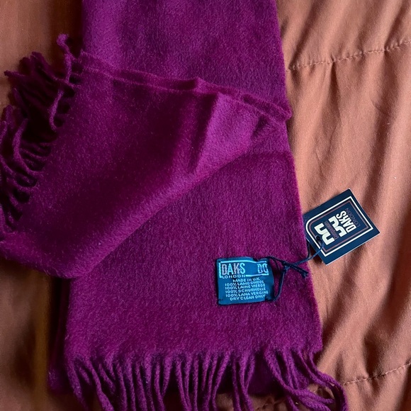 Vintage LambsWool Daks London Scarf - Picture 3 of 4